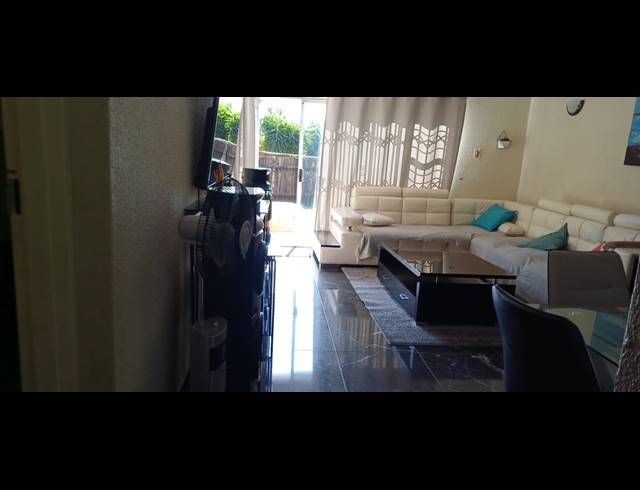 2 BEDROOM TOWNHOUSE FOR SALE IN BLACKHEATH